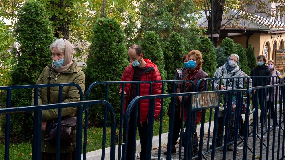 FOTOREPORTAJ | Pelerinaj în București: În general, s-au respectat măsurile de protecție împotriva COVID-19, dar oamenii au putut intra fără să prezinte buletinul