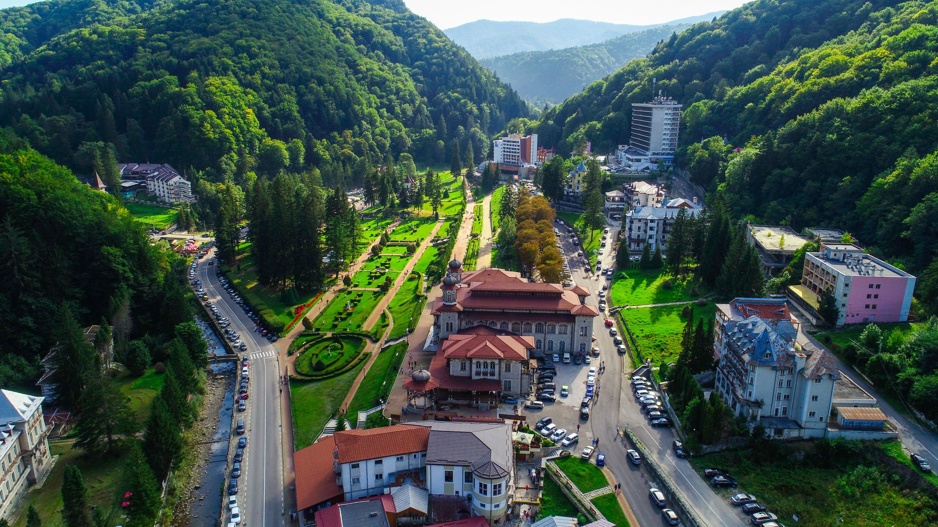 [GALERIE FOTO] Primul cazinou din România, scos la vânzare pentru 1,45 milioane de euro
