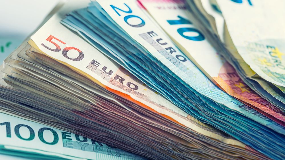 Comisia Europeană şi Fondul European de Investiţii deblochează 8 MLD. euro pentru finanţarea a 100.000 de IMM-uri