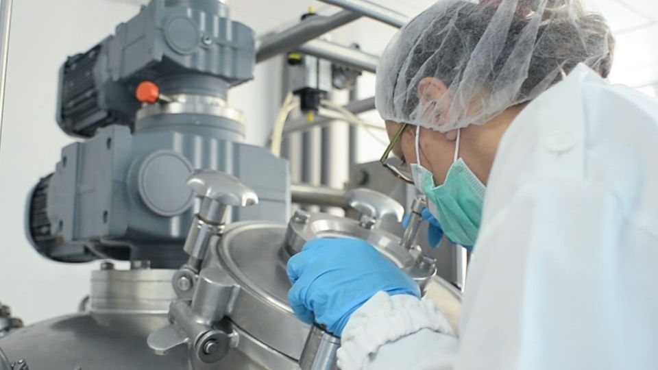 Farmec începe producția a două noi produse igienizante pentru mâini