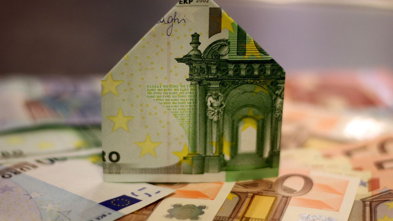 BCR: Taxarea băncilor nu va afecta clienții. Nu facem politică, dar suntem pregătiți pentru orice