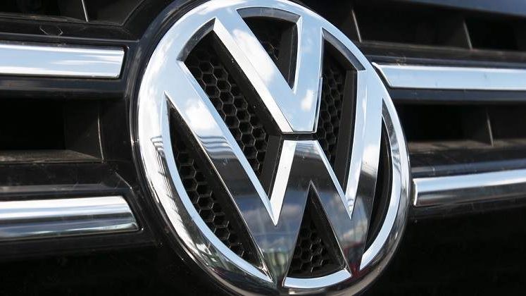 Volkswagen si Vodafone, intr-un parteneriat in urma caruia noii proprietari de masini vor avea Internet gratuit timp de un an