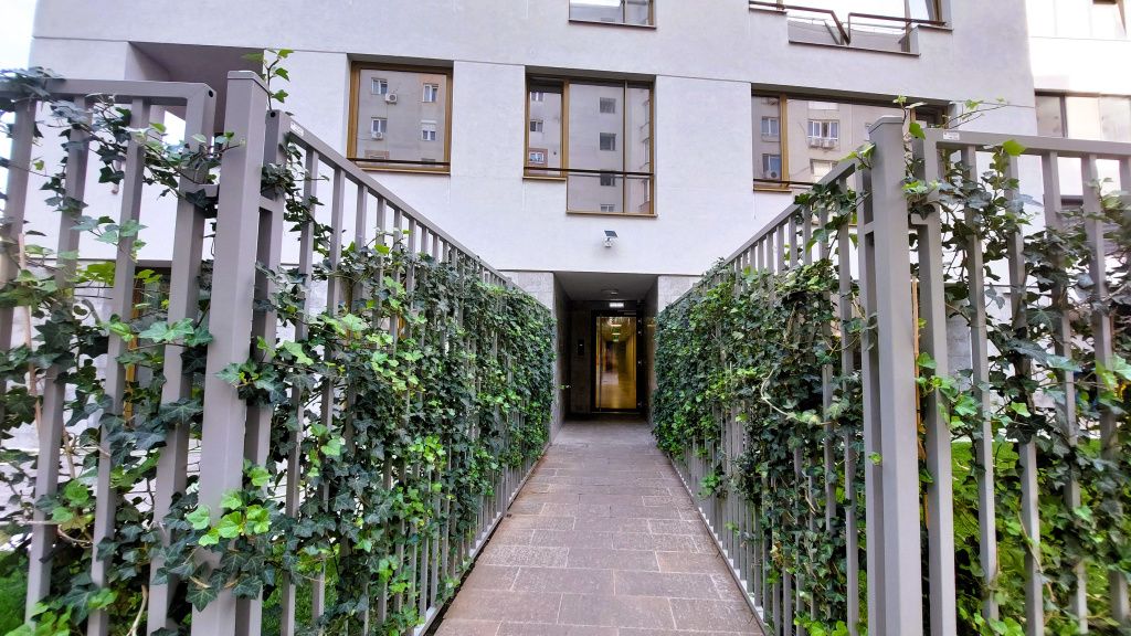 Cum arată un apartament nou cu două camere de 225.000 euro din centru Capitalei - Imagine 57