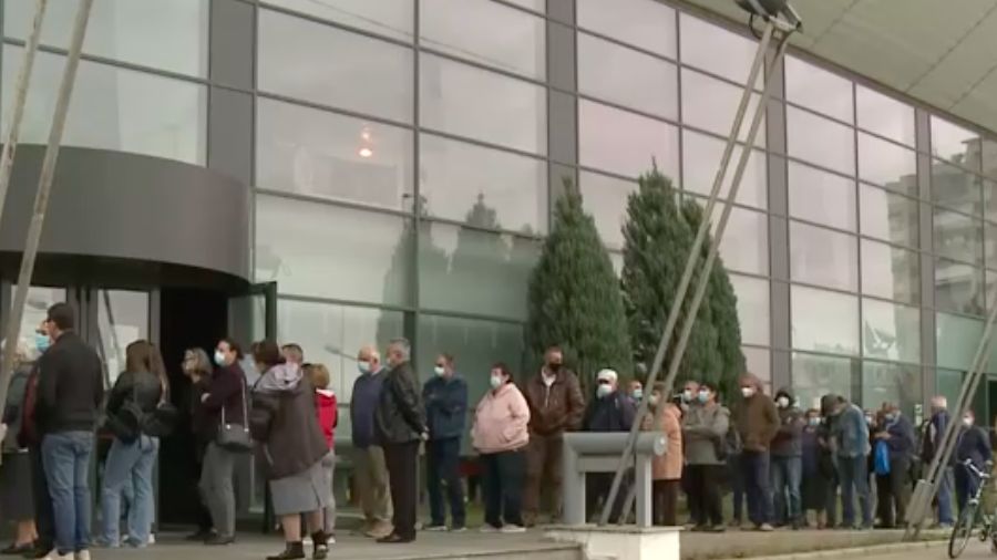 Coadă la centrele de vaccinare din Craiova