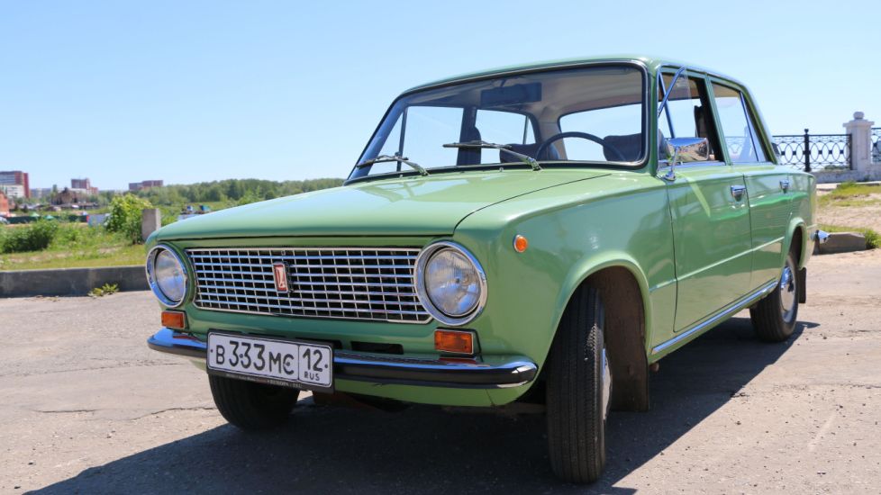 Adio, mărci auto occidentale: Moscova le recomandă oficialilor ruși să cumpere mașini chinezești sau Lada