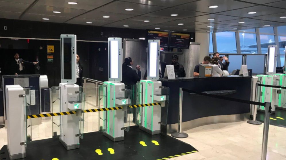 Ucraineni reveniţi acasă au încercat să scape de carantină fugind de pe aeroport
