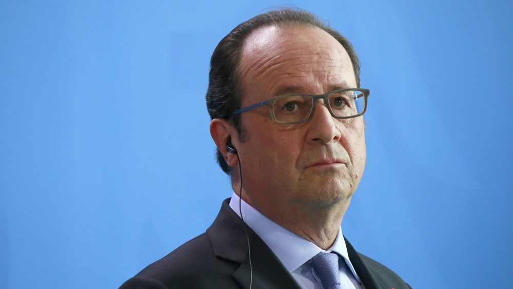 Cortina cade peste presedintia lui Francois Hollande