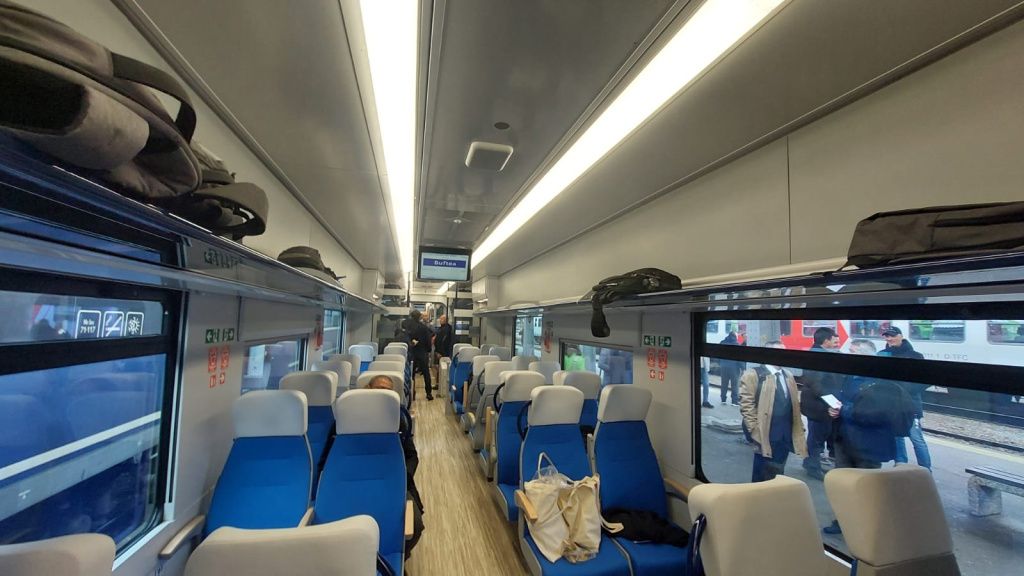 GALERIE FOTO | Primul tren electric cumpărat de România în 40 de ani, gata de prima călătorie - Imagine 5