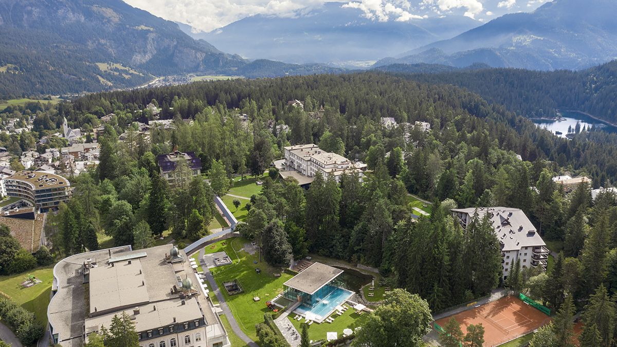 Frații Pavăl cumpără un celebru hotel din Elveția, alături de proprietarii hotelului Marrmosoch din Capitală