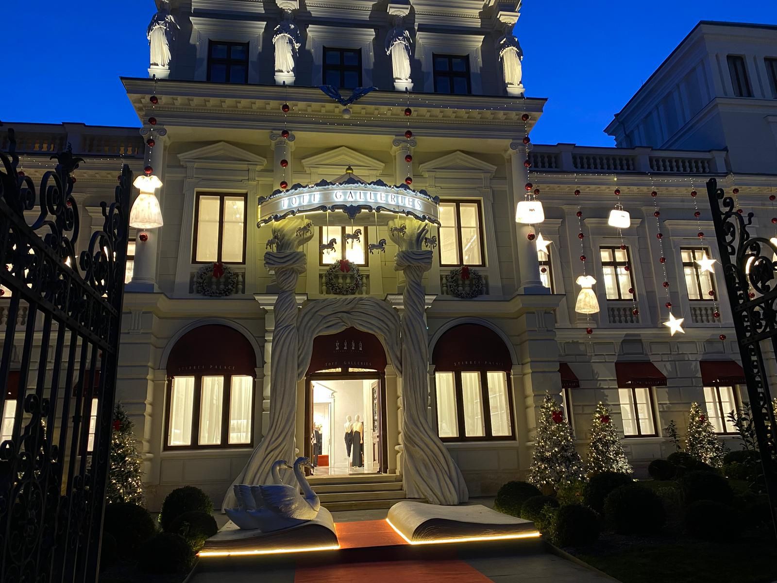 FOTO: Palatul Știrbei din Capitală a fost transformat într-un mall de lux. Cum arată noul spațiu pentru bogați - Poza 12