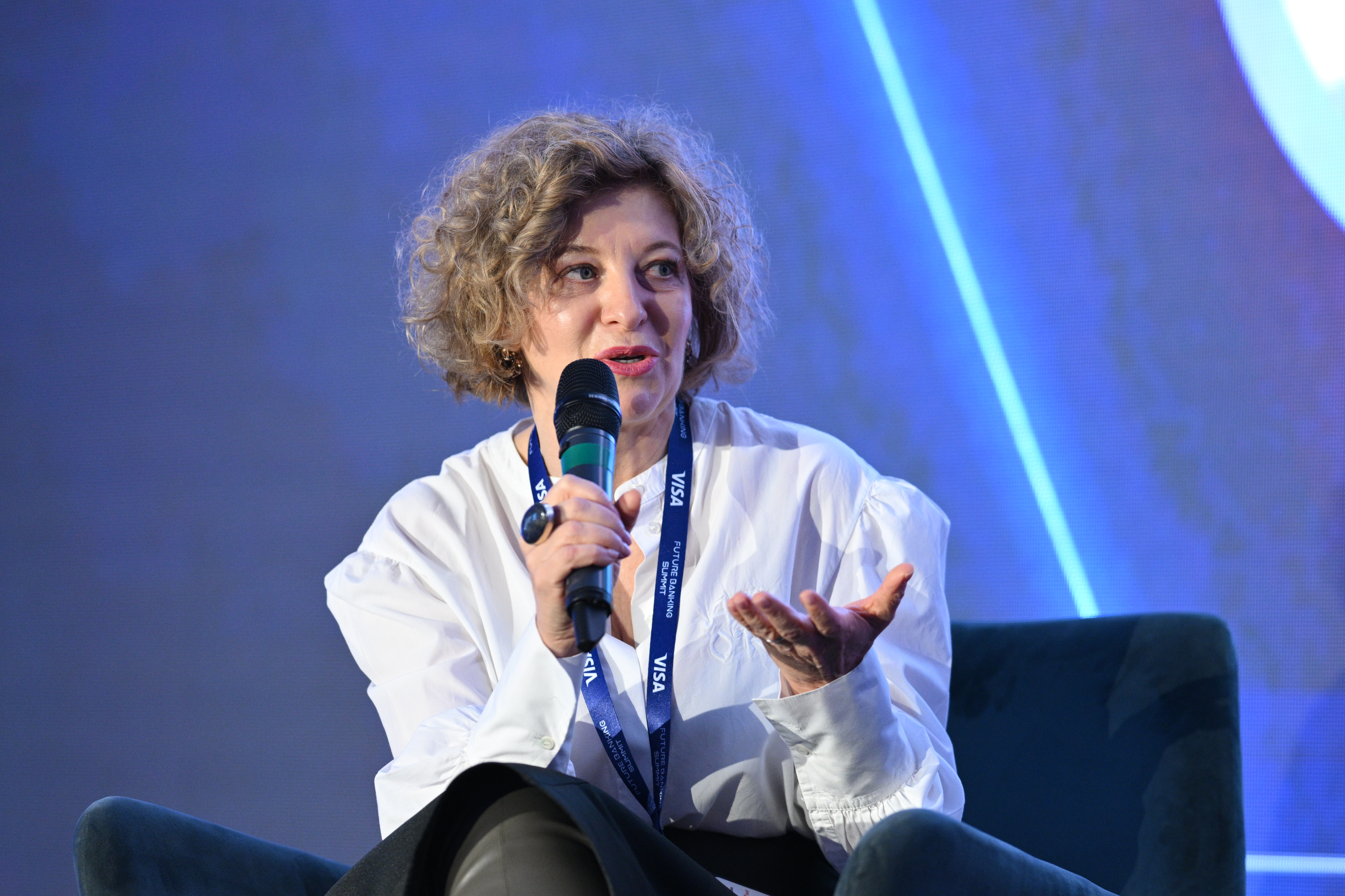 Oana Gheorghiu, despre România dincolo de proceduri și birocrație: Am plângere la DNA pentru că am trimis emailuri. Performanța la stat nu este stimulată