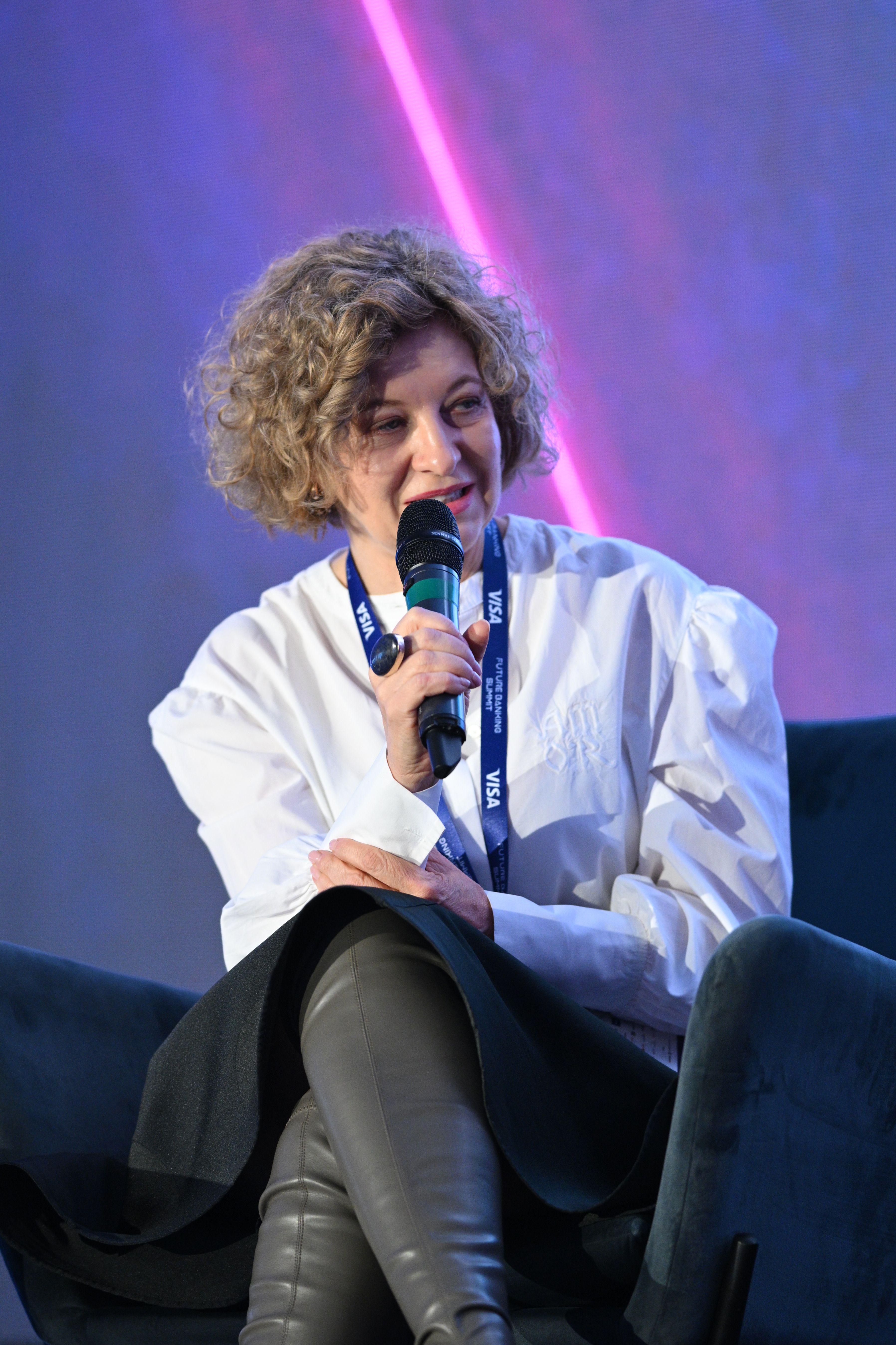Oana Gheorghiu, despre România dincolo de proceduri și birocrație: Am plângere la DNA pentru că am trimis emailuri. Performanța la stat nu este stimulată - Poza 3
