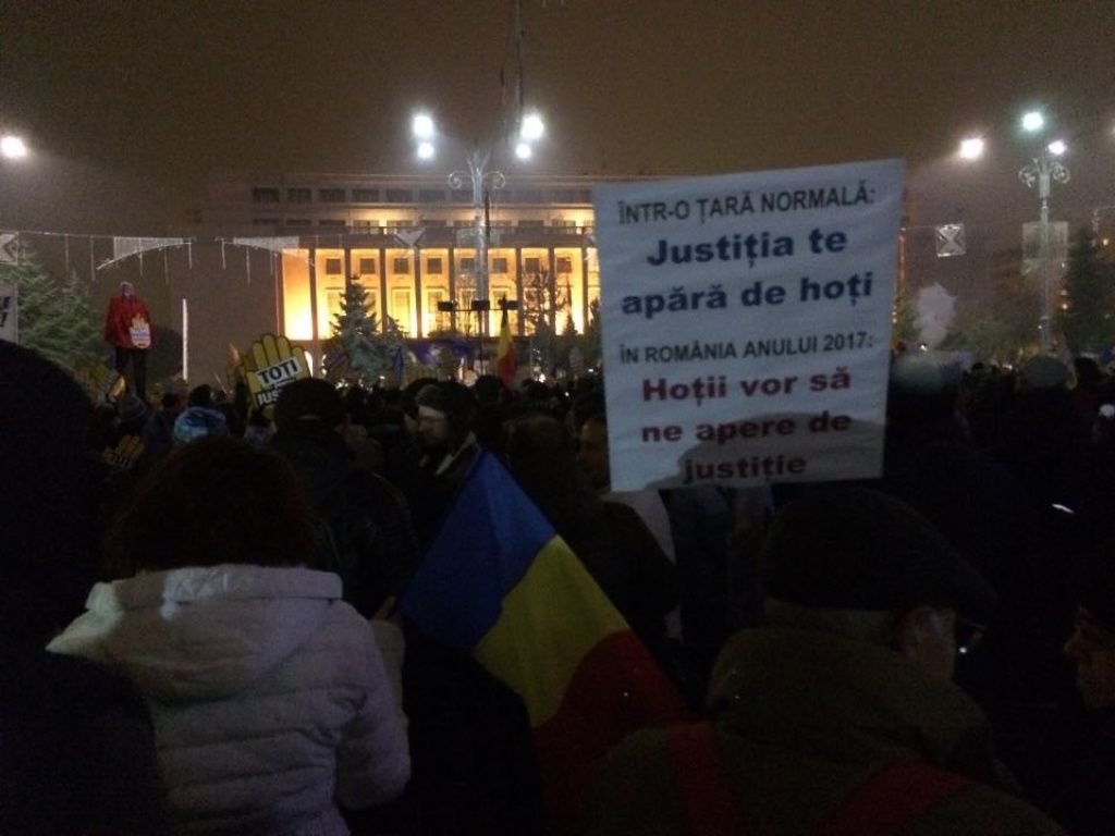 Proteste la Piata Victoriei - Imagine 8