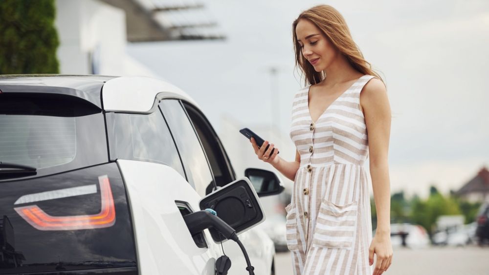 Un nou atac cibernetic amenință proprietarii de mașini electrice