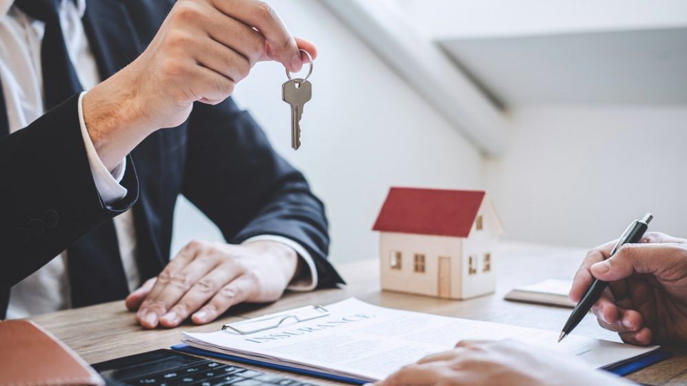 Cum poate cumpără un cetățean ucrainean un apartament în România? Ce spune legea