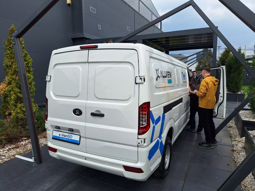 [FOTO] Allview intră în "žlumea" utilitarelor electrice. Cât costă noile modele - Imagine 2