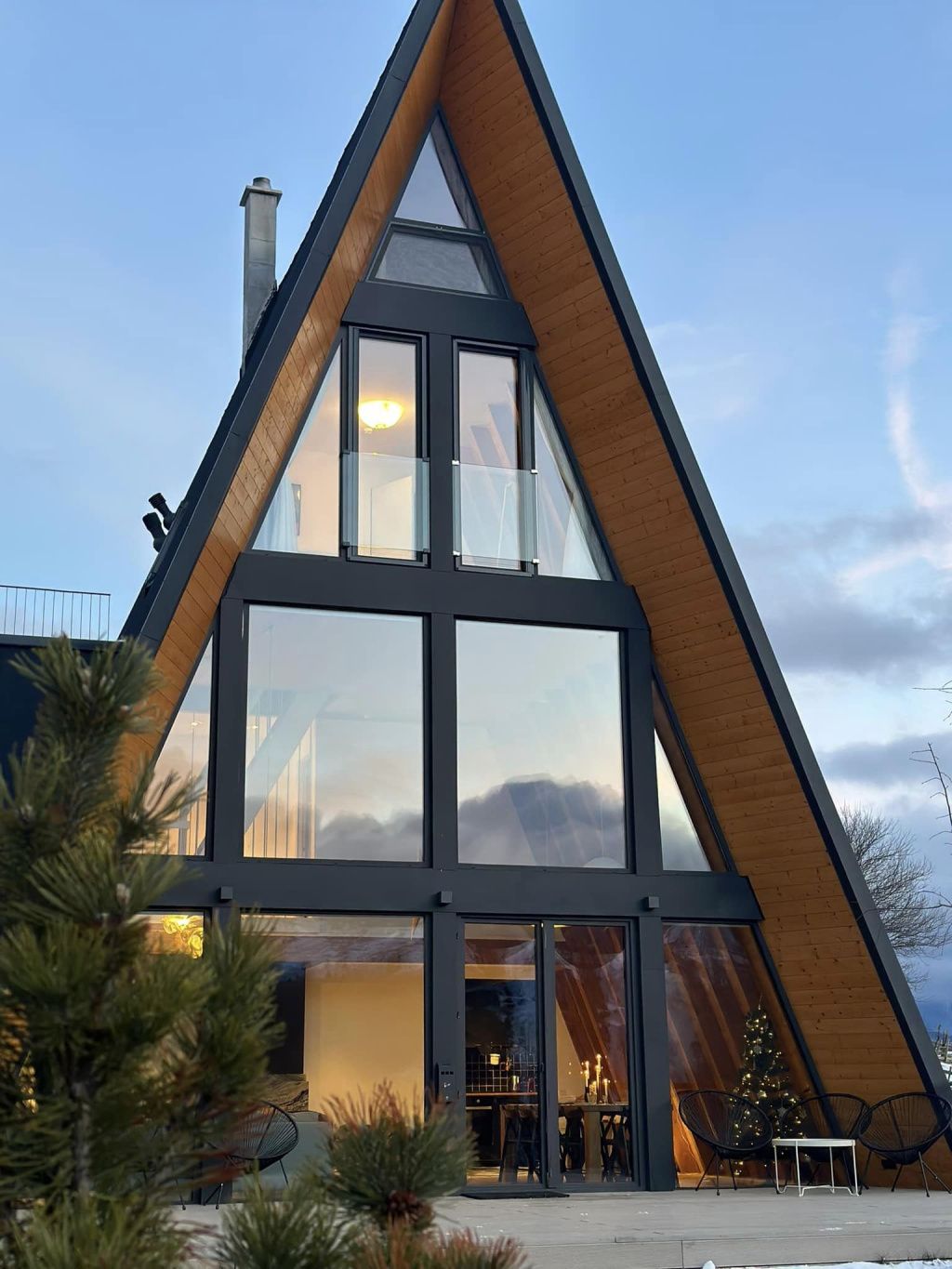 GALERIE FOTO: 5 cabane A-Frame din România unde te poți caza. Sunt la mare căutare printre cei ca - Imagine 21