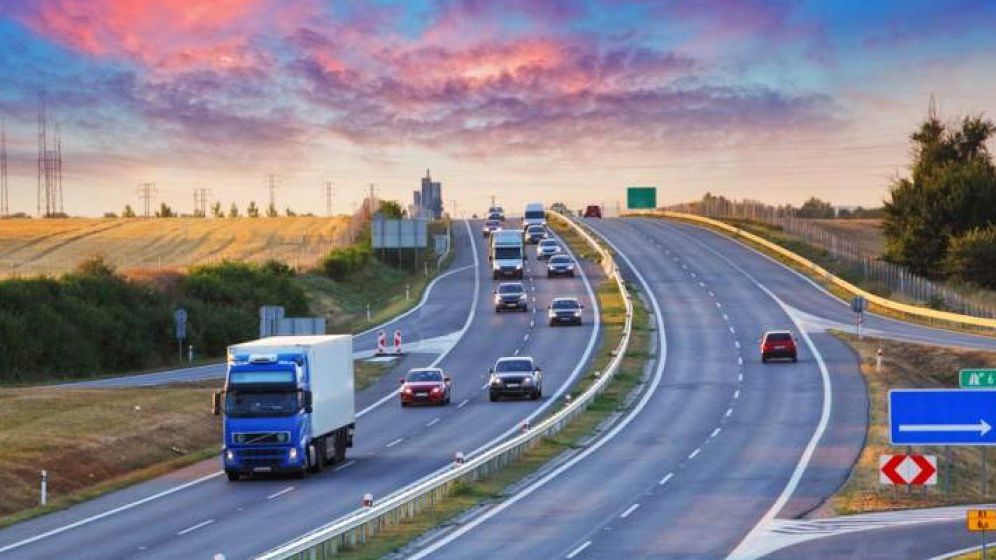 Lotul 2 al Autostrăzii Sebeş-Turda, deschis circulaţiei. 100 de maşini aşteptau în coloană