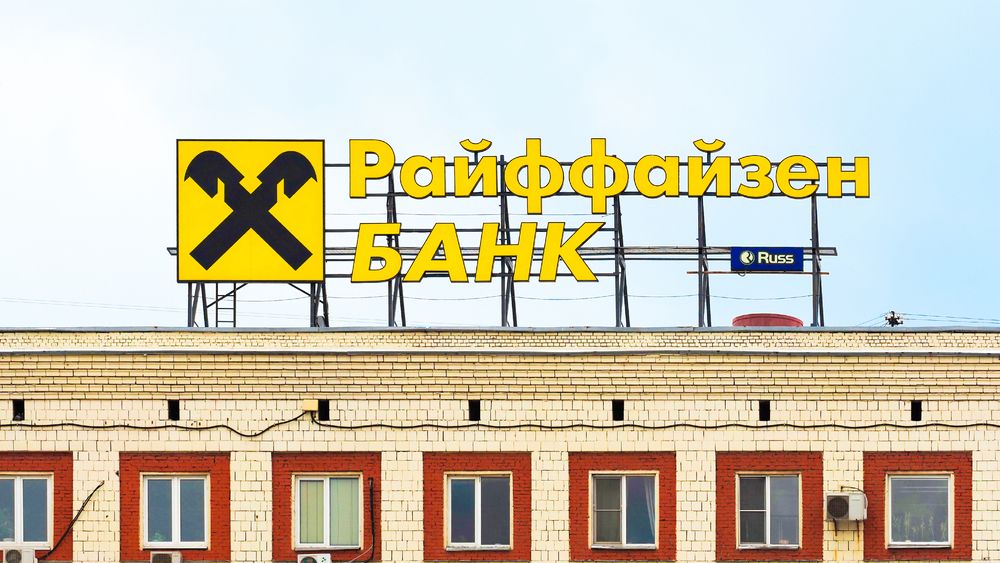 Raiffeisen Bank International, pe ”lista neagră” a Ucrainei. De ce nu pleacă banca austriacă din Rusia