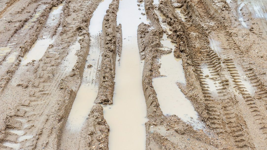 Infrastructura rutieră la raport: România are 26.860 de km de drumuri pietruite și de pământ