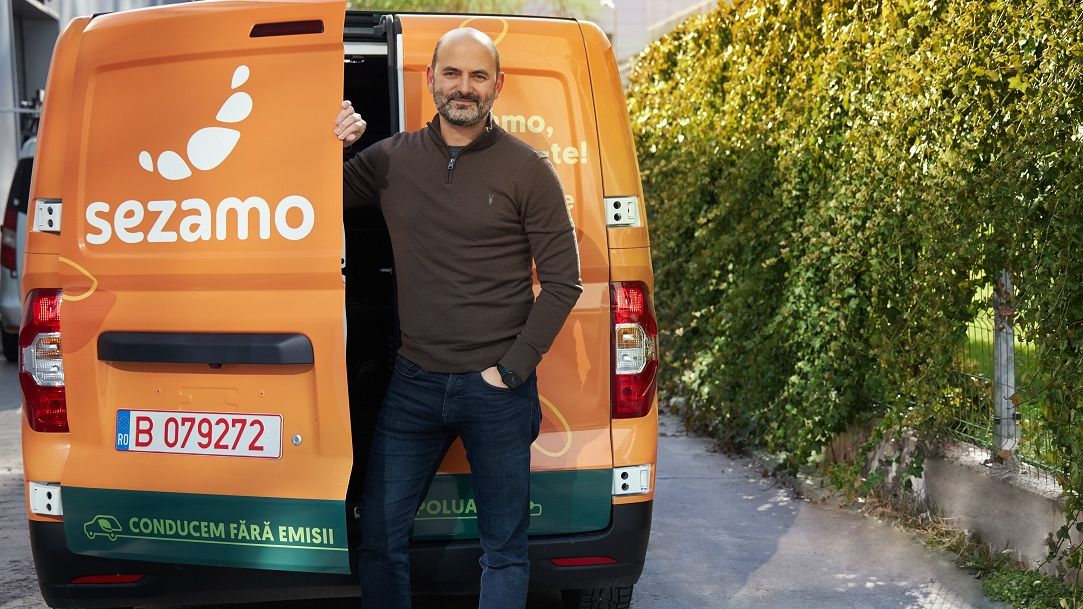 Retailerul online sezamo își lansează serviciile în România cu o flotă de mașini electrice și se va bate pe cotă de piață cu Freshful by eMAG