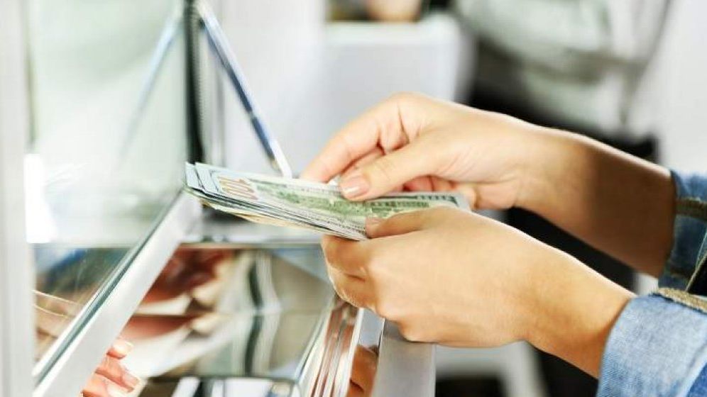 Curs valutar BNR astazi, 3 ianuarie: leul se depreciaza puternic in raport cu dolarul