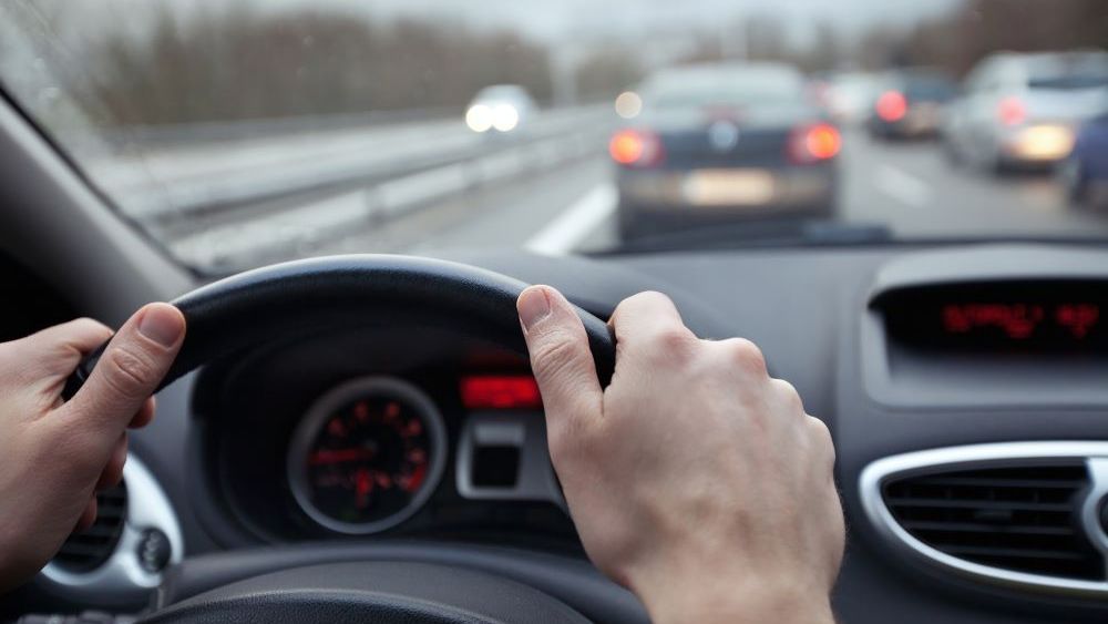 Ponturi pentru șoferi: cum economisești, fără să renunți la siguranță