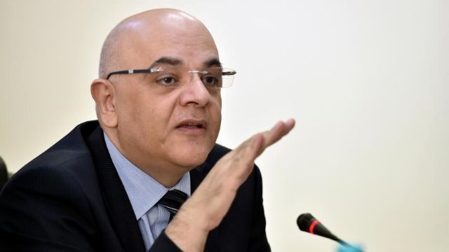 Raed Arafat vrea o lege care sa stopeze reclamele la "aparatele de fumat ale mortii"