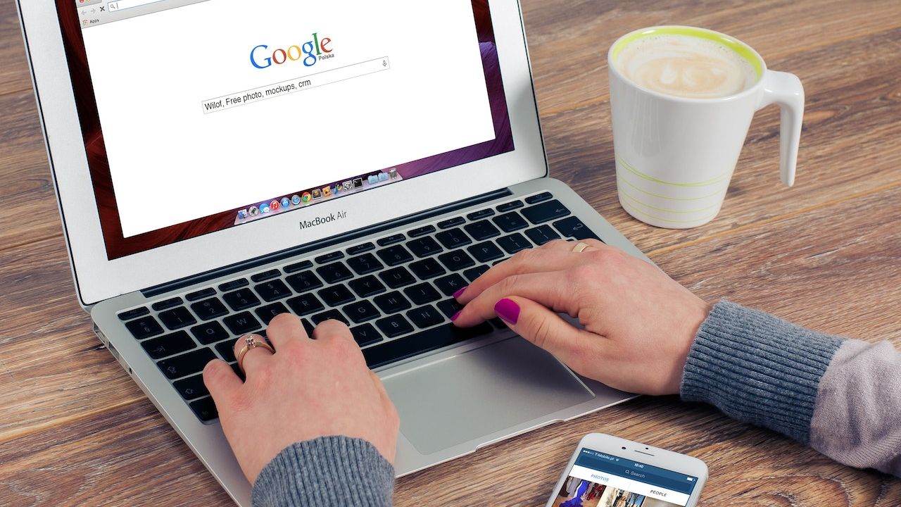 Ce caută pe Google românii din diaspora: rețete de sarmale, cum să văd ProTV online, subtitrare limba română