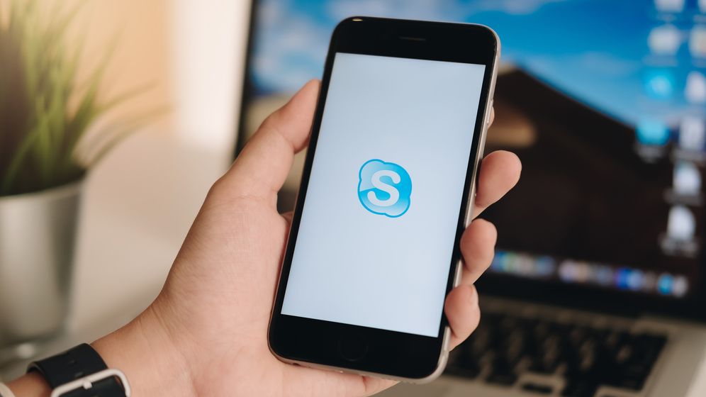 Angajații Facebook lucrează remote până în iulie 2021. Ce alte companii au decis prelungirea muncii de acasă