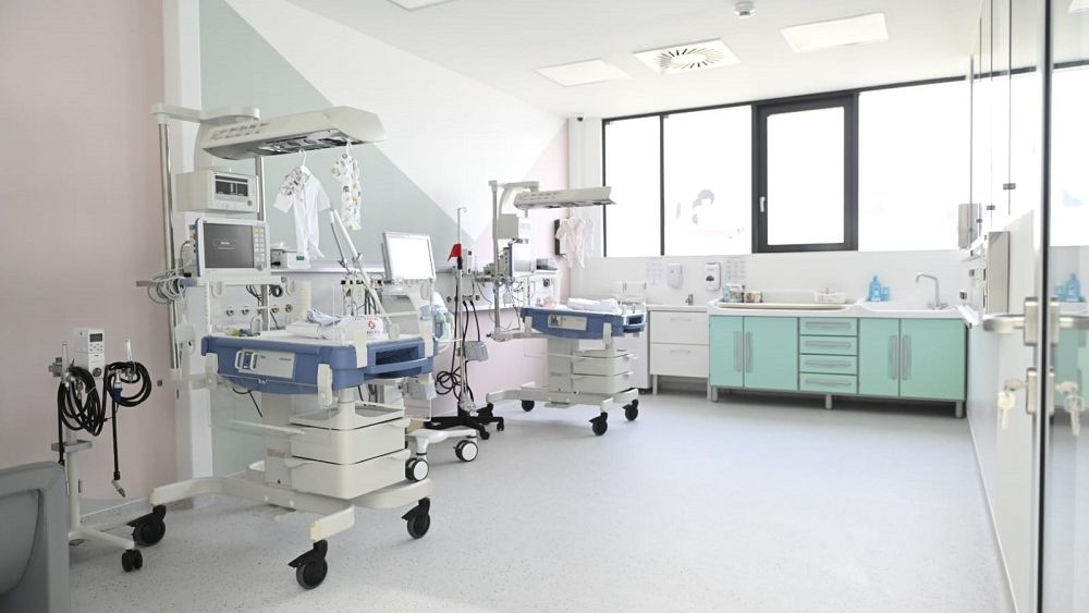 Regina Maria inaugurează o nouă secție de neonatologie într-unul din spitalele sale
