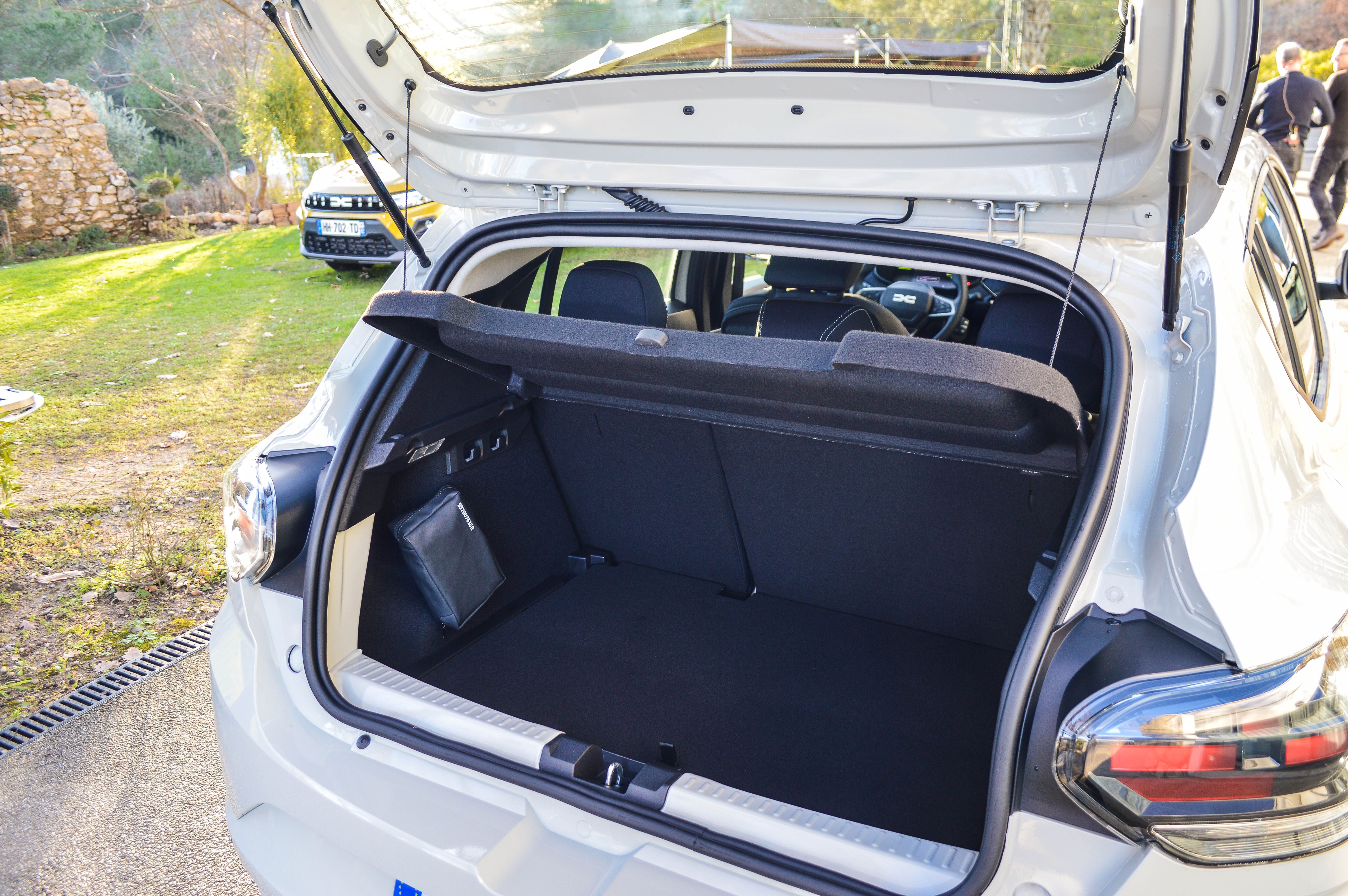 FOTO | Prim contact cu Dacia Sandero Stepway 2026. Care sunt argumentele celei mai populare mașini din Europa - Poza 37
