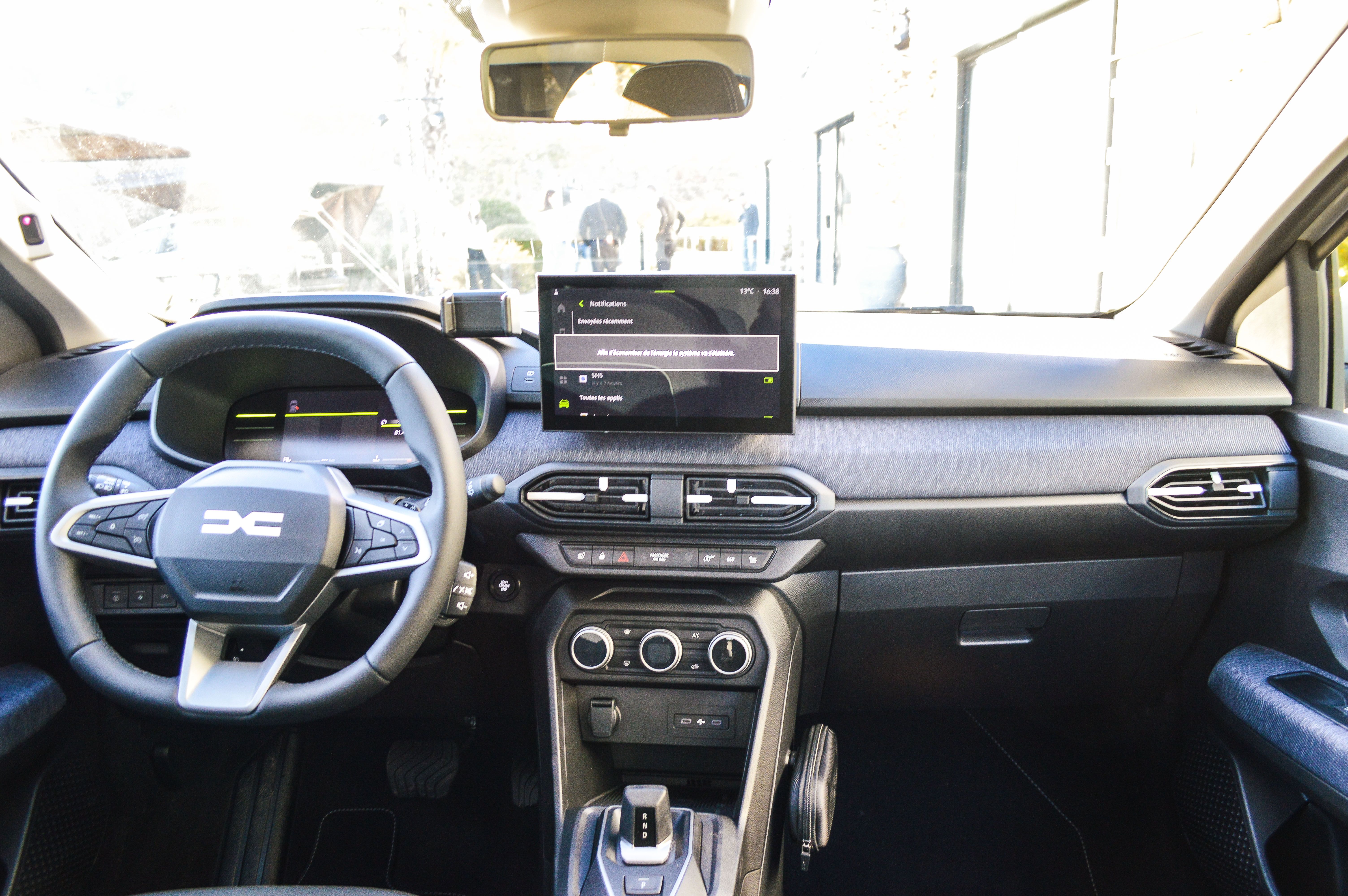 FOTO | Prim contact cu Dacia Sandero Stepway 2026. Care sunt argumentele celei mai populare mașini din Europa - Poza 32