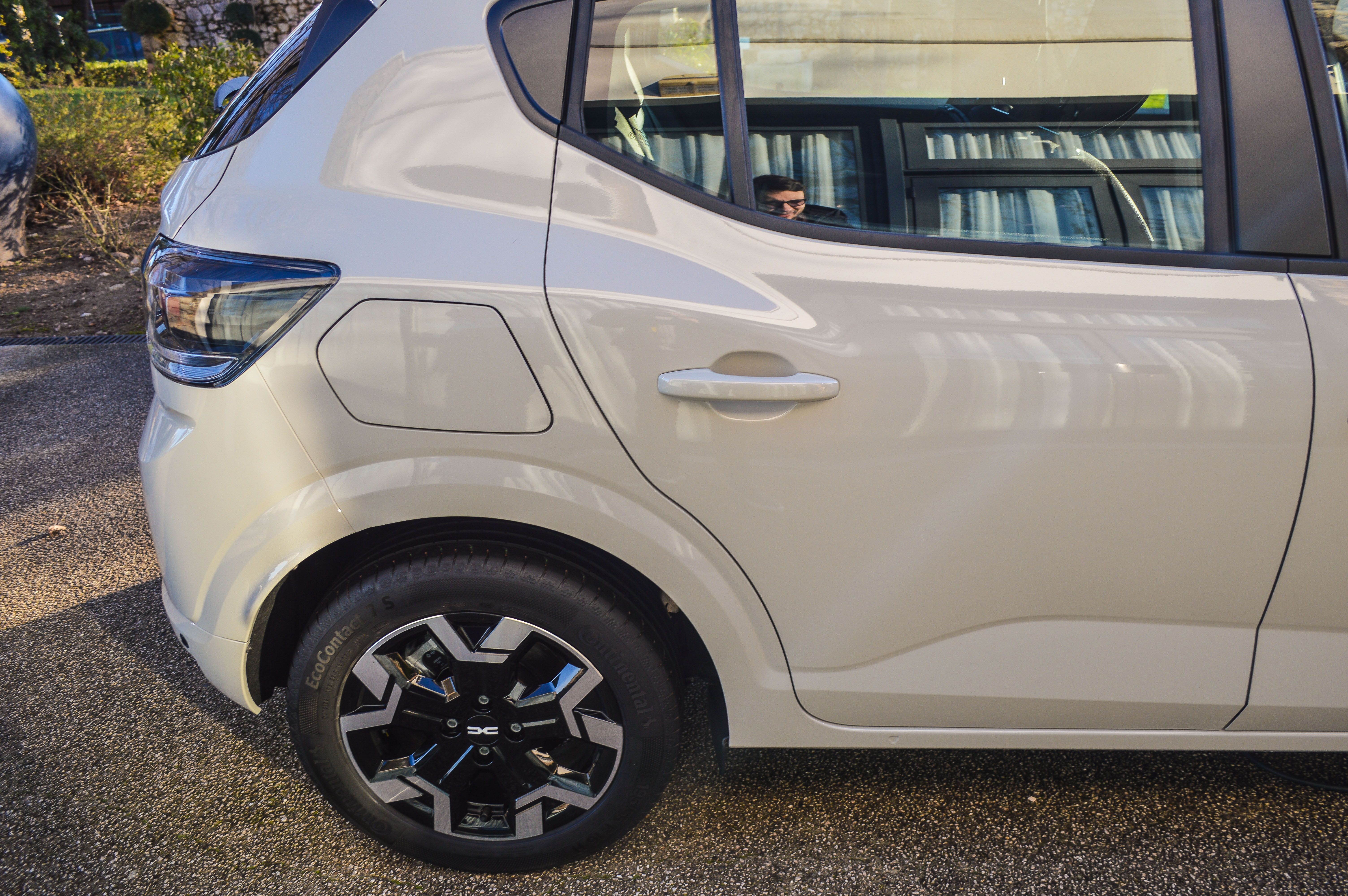 FOTO | Prim contact cu Dacia Sandero Stepway 2026. Care sunt argumentele celei mai populare mașini din Europa - Poza 27