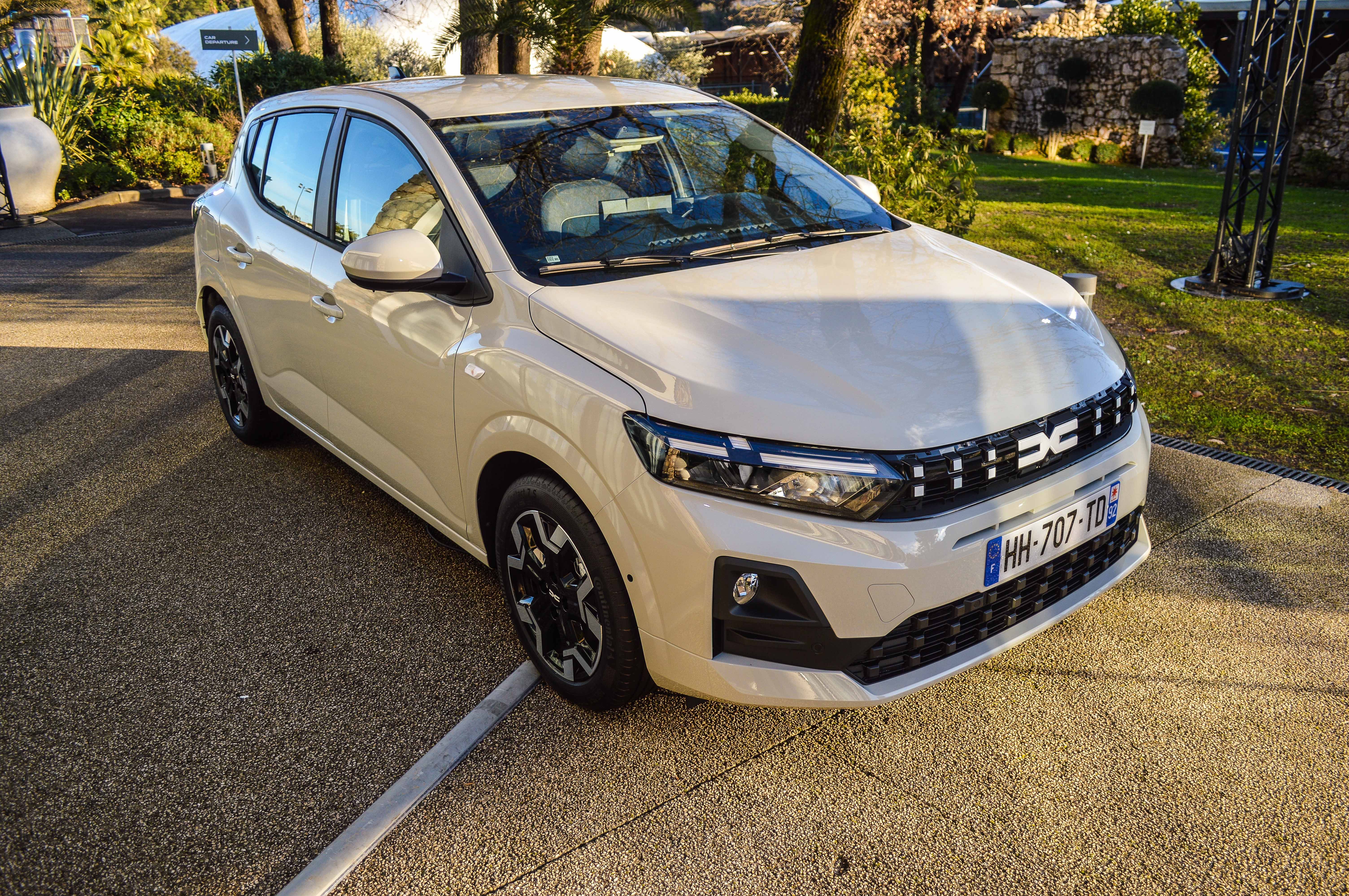 FOTO | Prim contact cu Dacia Sandero Stepway 2026. Care sunt argumentele celei mai populare mașini din Europa - Poza 24