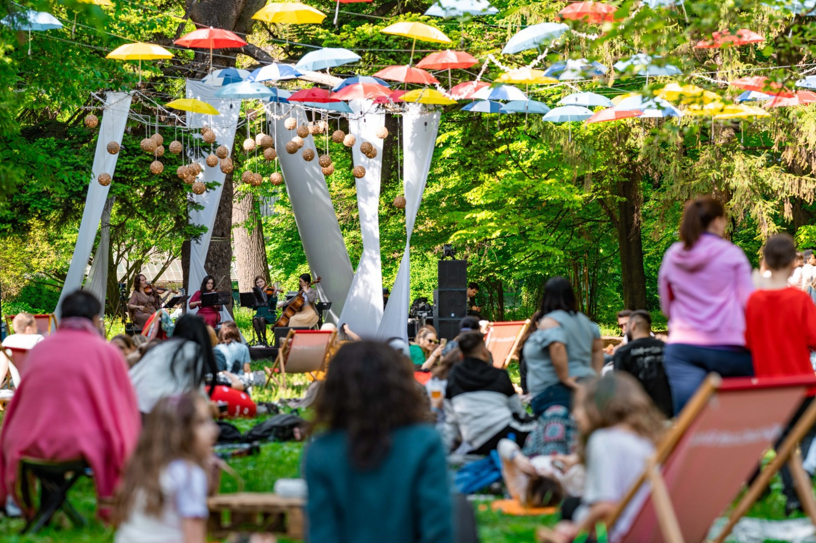 Festivalul Strada Armenească revine la Grădina Botanică, în acest weekend: ce artiști vor urca pe scena festivalului