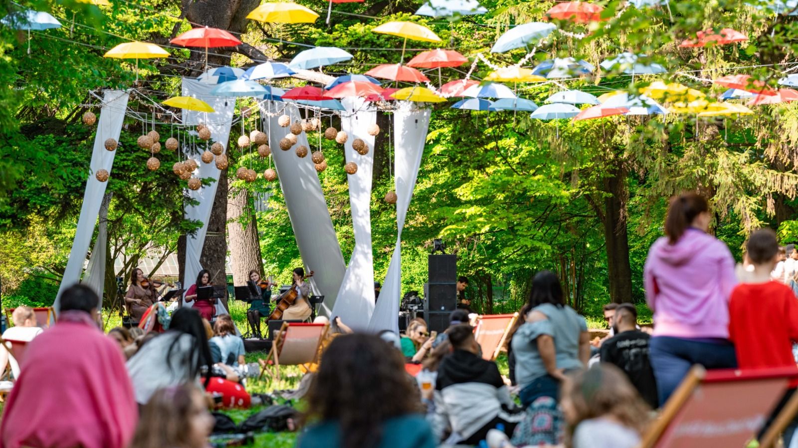 Festivalul Strada Armenească revine la Grădina Botanică, în acest weekend: ce artiști vor urca pe scena festivalului