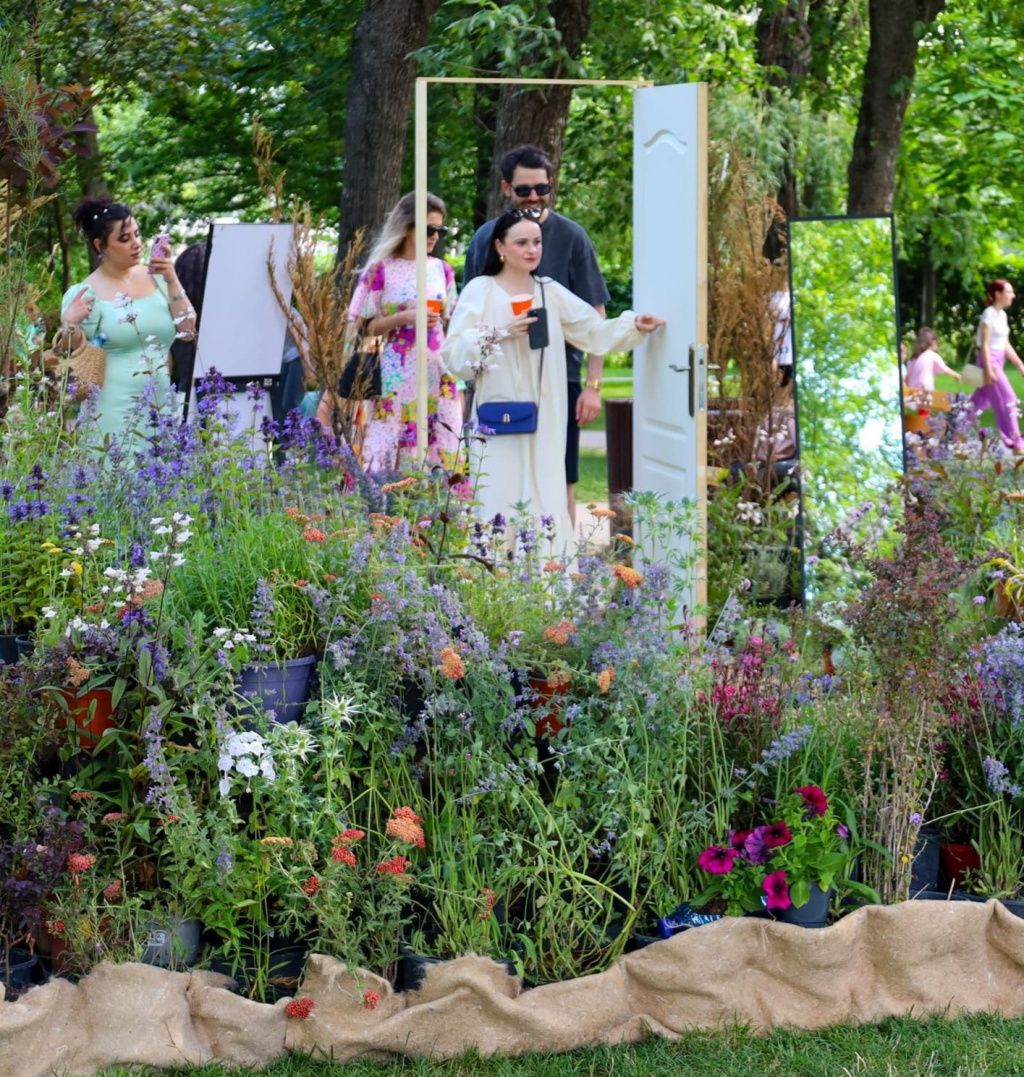 FOTO | Florile care spun povești: Ce poți vedea și când începe West Side Flower Fest - Imagine 9