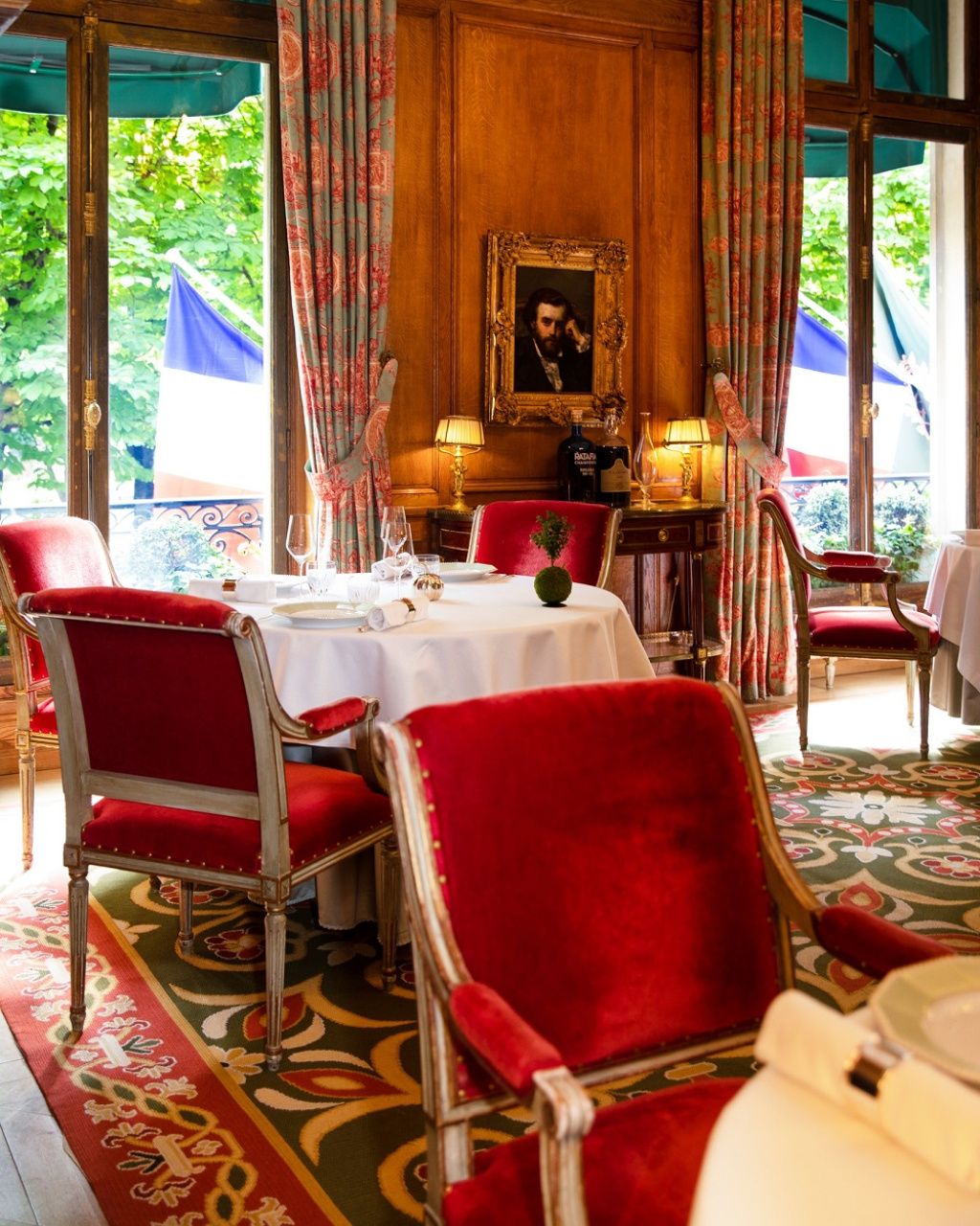 GALERIE FOTO: Restaurantul "žde fiță" din Paris în care să-ți impresionezi partenera de Vale - Imagine 4