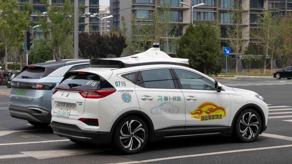 Un producător chinez vrea să lanseze taxiuri fără șofer în Europa