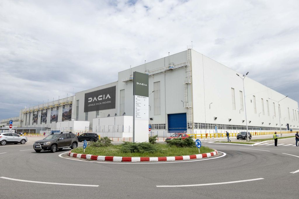 Ulterior, după lansarea la Paris și București concomitent, a intrat în producție Dacia 1300 (scoasă din producție în 2004).