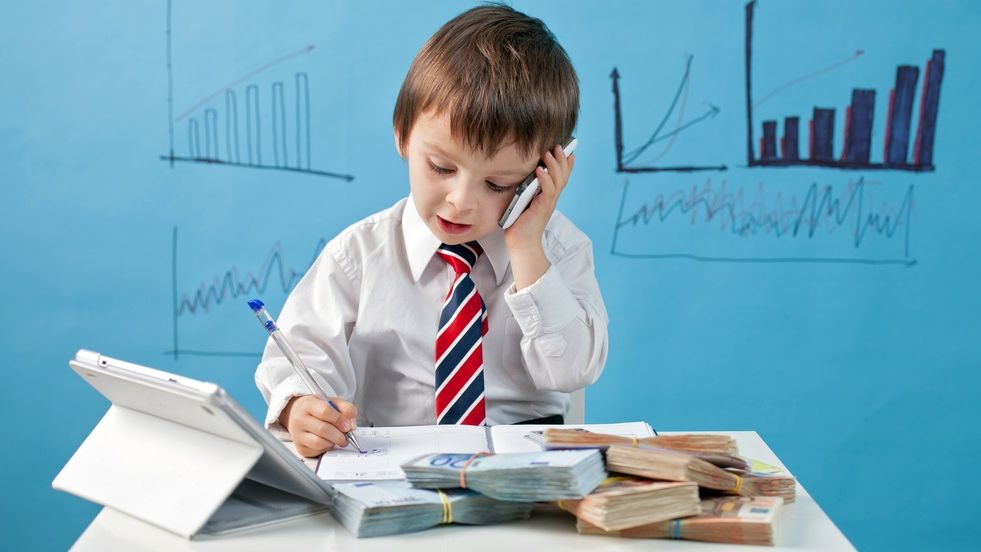 Concurs pentru testarea cunoștințelor financiare în rândul elevilor români. Selly va fi gazda competiției