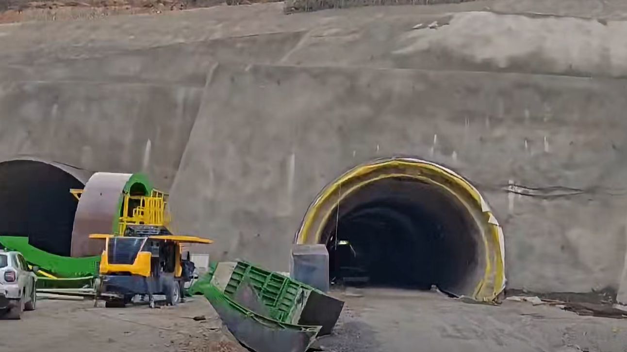 Cum avansează tunelurile de pe A1 Sibiu-Pitești: o galerie la Robești este complet excavată, iar la Balota lucrările continuă