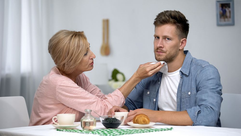 Gen Z, generația care nu mai pleacă de acasă: 64% primesc sprijin financiar de la părinți