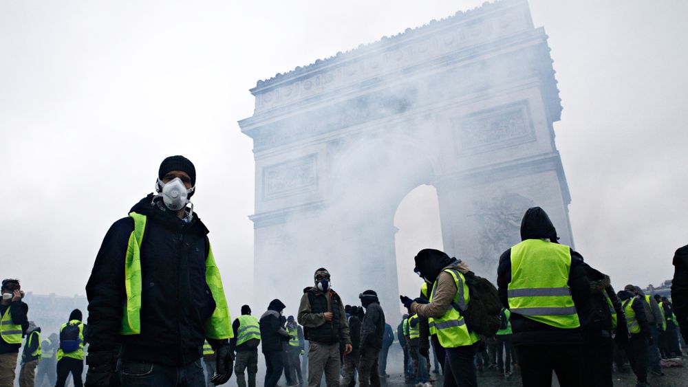 "Vestele galbene": 74 de persoane, in arest preventiv la Paris