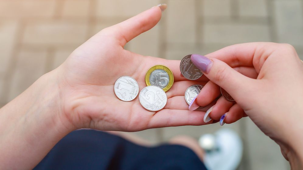 România, Letonia și Bulgaria, cele mai mici salarii minime pe economie din UE