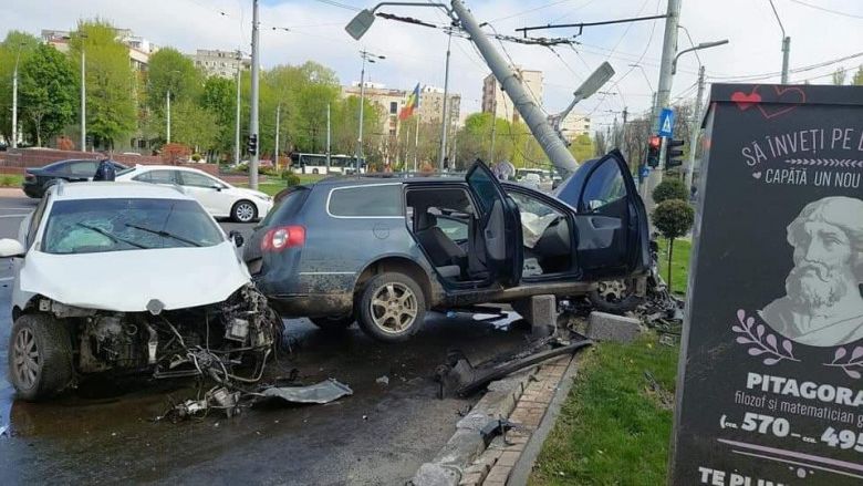 Accident grav în București. Patru persoane au fost rănite
