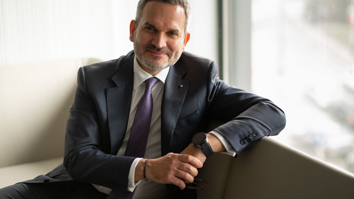 Banca Transilvania trece pragul de 2,9 miliarde lei profit, dar simte efectele taxei bancare. Ömer Tetik: România va reveni la creștere economică peste media europeană