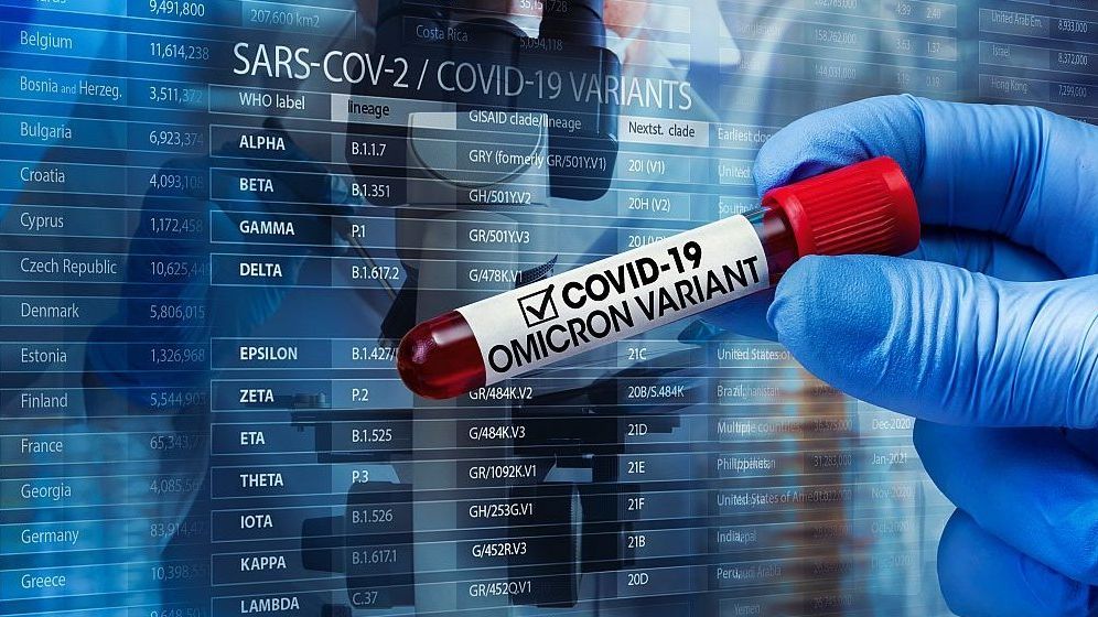 Omicron infectează mai ușor și pentru că a „împrumutat” o mutație de la un virus de răceală