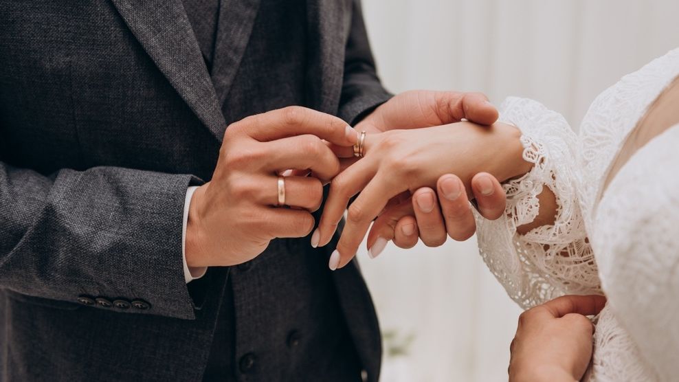 O companie din China a amenințat cu concedierea angajații necăsătoriți. Cum au răspuns autoritățile